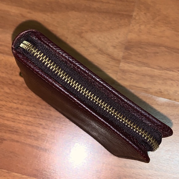 Authentic Louis Vuitton Taiga Zip Around Bifold Wallet - Picture 8 of 16